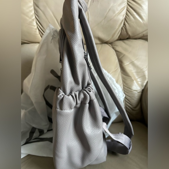 Lug Hatchback Classic VL Backpack Pearl Grey NEW - Picture 6 of 14